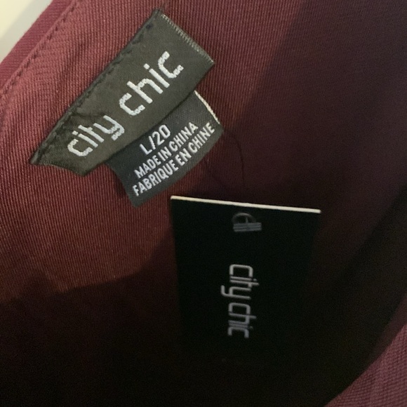 City Chic oxblood dress w/black lace accents Back zip. NWT size L/20 - Picture 2 of 9